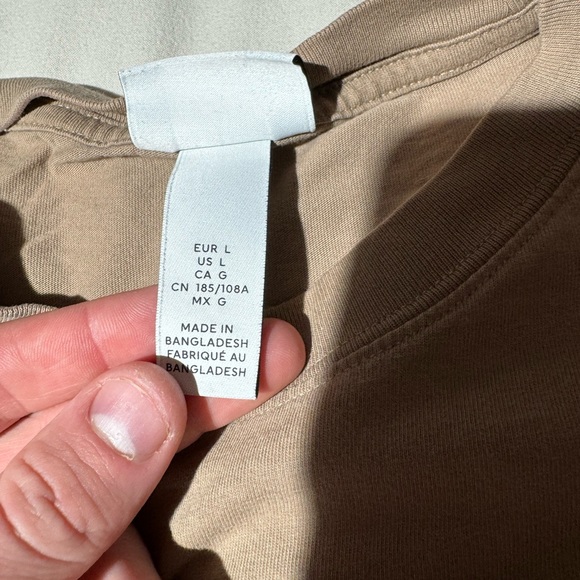 H&M tan graphic tee size large - Picture 3 of 6